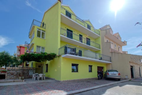 Property building, Facade/entrance, Parking