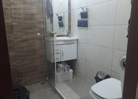 Shower, Toilet