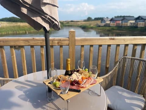 Dining area, Lake view