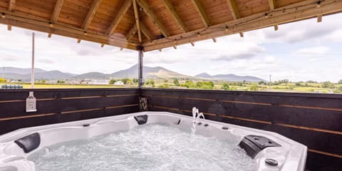Natural landscape, Hot Tub, Mountain view