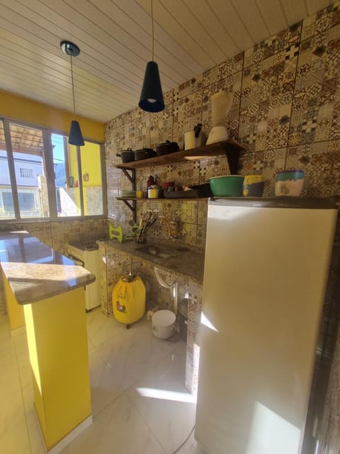 Cantinho Feliz de Muriqui / Casa amarela Haus in Mangaratiba