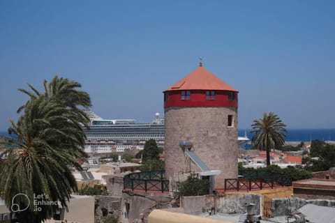 Property building, Nearby landmark, Natural landscape, View (from property/room), City view, Landmark view, Sea view, Location