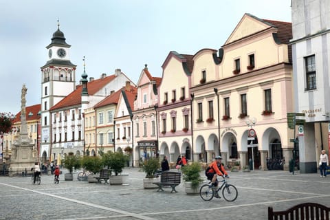 Facade/entrance, Area and facilities