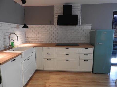 Kitchen or kitchenette, Communal kitchen