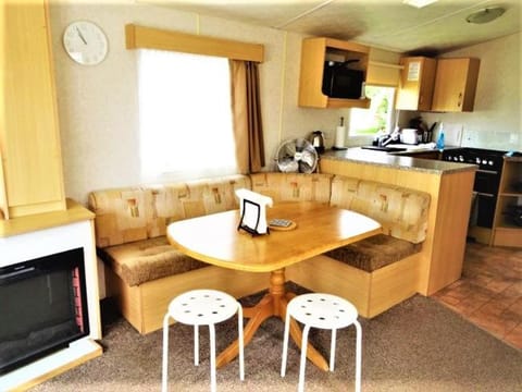 Dining area, Communal kitchen