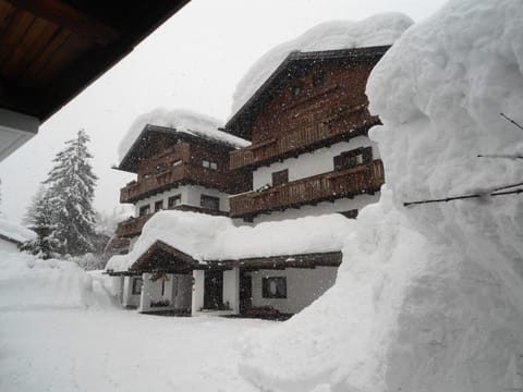 Property building, Facade/entrance, Day, Winter