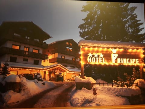 Property building, Nearby landmark, Property logo or sign, Winter