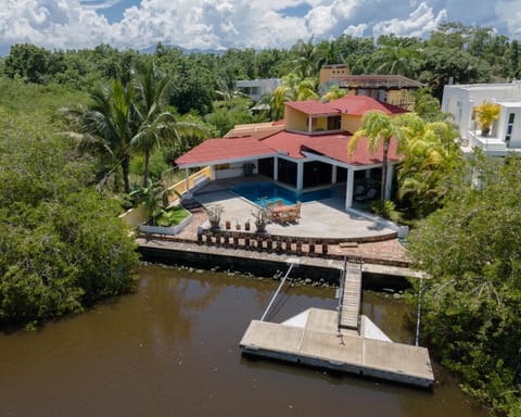 Beach Access, Sleeps 9 Adults, Private Heated Pool, Boat Dock, Villa Calaveras Chalet in Nuevo Vallarta