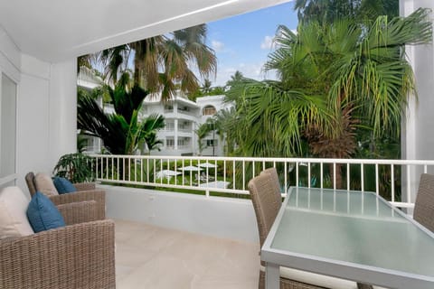 Belle Escapes Luxury Poolview Suite 42 Alamanda Resort Palm Cove Apartment in Palm Cove