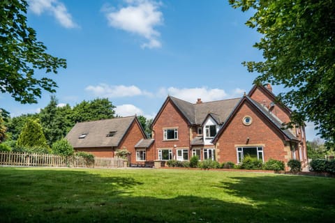 Property building, Garden, Hot Tub, Hot Tub, Garden view