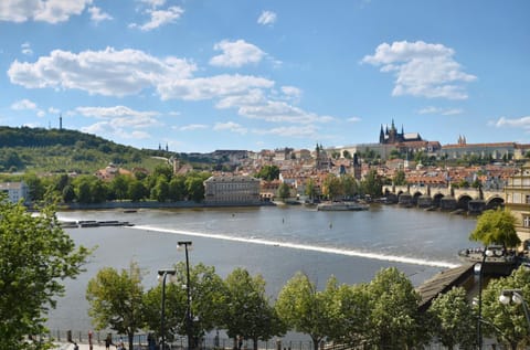 View (from property/room), City view, Landmark view, River view