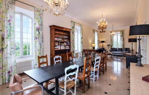 7 Bedroom Nice Home In Apt House in Bonnieux