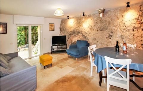 Beautiful Home In Apt With Kitchen House in Bonnieux