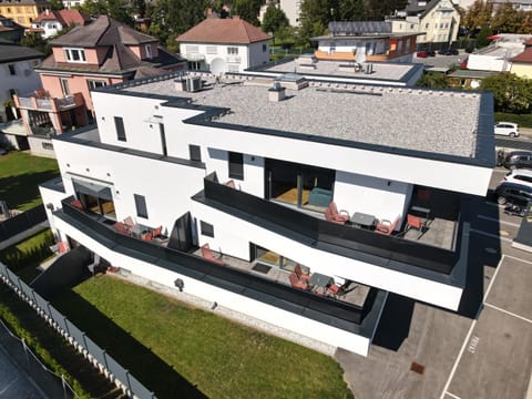 Property building, Day, Neighbourhood, Bird's eye view, Balcony/Terrace, Parking