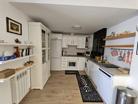 Kitchen or kitchenette, dishwasher, minibar, pet friendly, stove, toaster