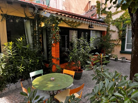 Patio, Spring, Day, Garden, Dining area, Garden view