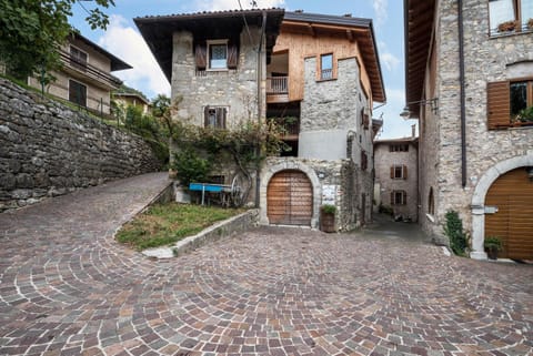 Agriturismo Al Gallo Nero Rosso Apartment in Tenno