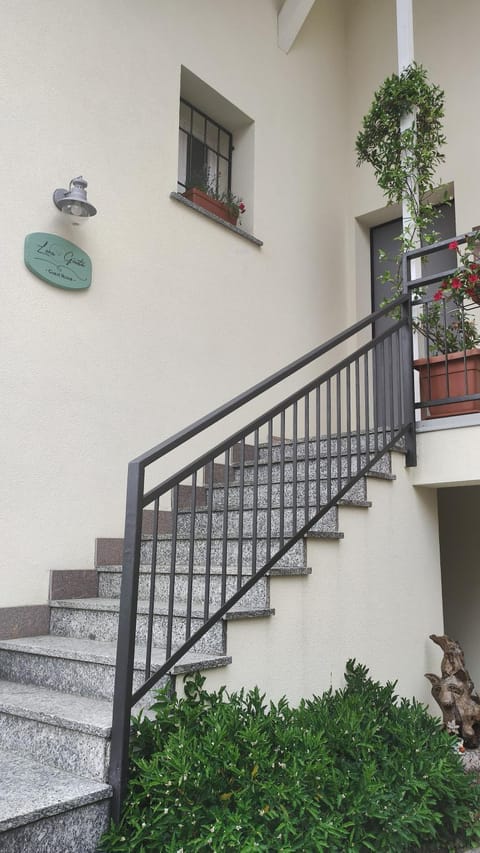 LORA GIUSTA GUEST HOUSE Bed and Breakfast in Como