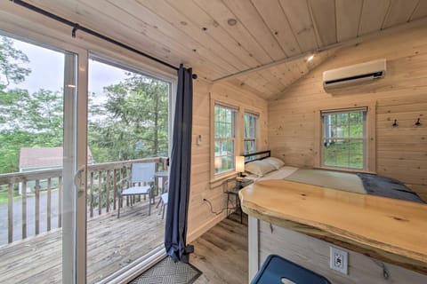 Idyllic Edgecomb Forest Studio with Deck and Balcony! Condo in Edgecomb