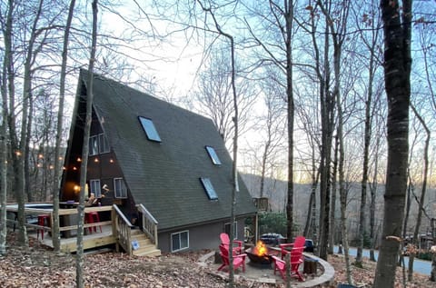 A-Frame Cabin with Hot Tub 1 Mi to Beech Mountain! House in Beech Mountain