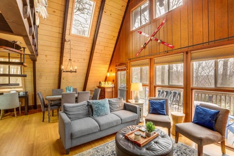 A-Frame Cabin with Hot Tub 1 Mi to Beech Mountain! House in Beech Mountain