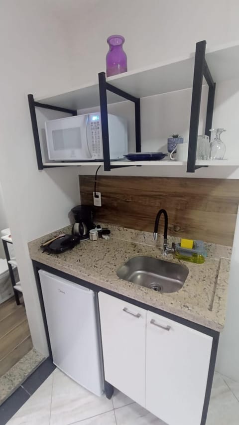 Kitchen or kitchenette, minibar