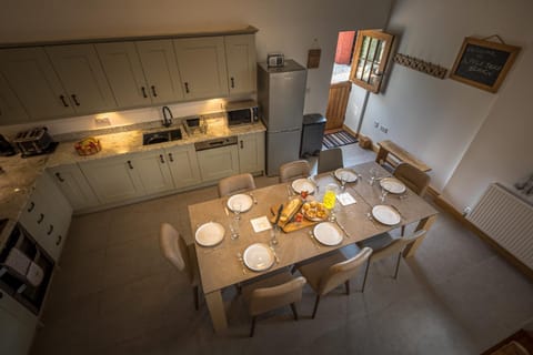 Dining area, kitchen