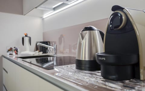 Coffee/tea facilities, Kitchen or kitchenette, Dining area