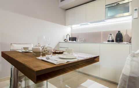 Kitchen or kitchenette, Dining area, Bedroom