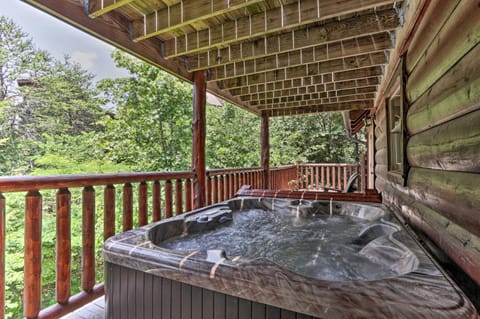 Pigeon Forge Getaway with Covered Patio and Hot Tub! House in Pigeon Forge