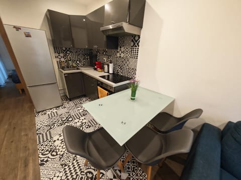 Paris Signature Guest Suite 1 by ST - Modern T2 in Architect Designed Villa Apartment in Île-de-France