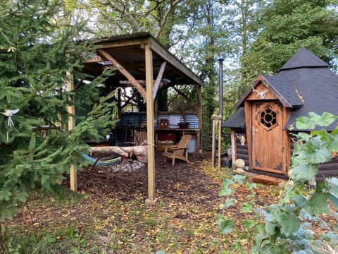 The Hobbit House and Secret Garden Nature lodge in Taunton Deane