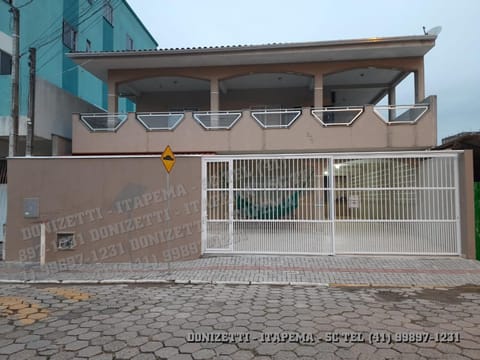 Casa com Piscina em Itapema-SC House in Porto Belo