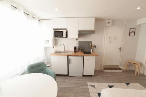 Kitchen or kitchenette, kitchen