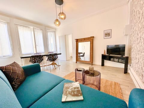 Communal lounge/ TV room, TV and multimedia, Living room, Seating area