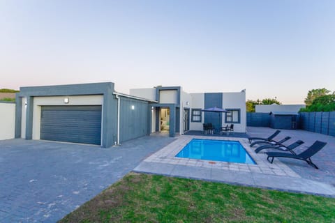 Balcony/Terrace, Pool view, Swimming pool