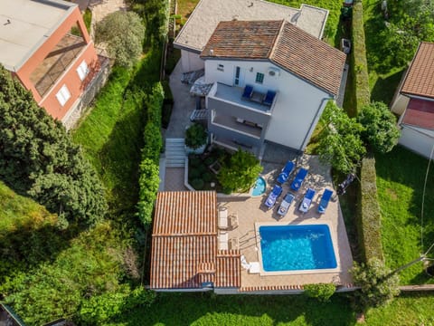 Bird's eye view, Pool view