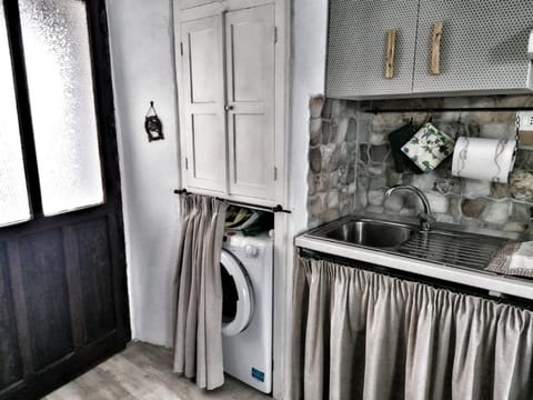 Kitchen or kitchenette, washing machine