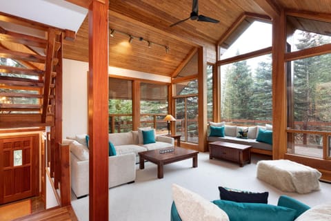 Luxury 5 Bedroom Blueberry Chalet House in Whistler