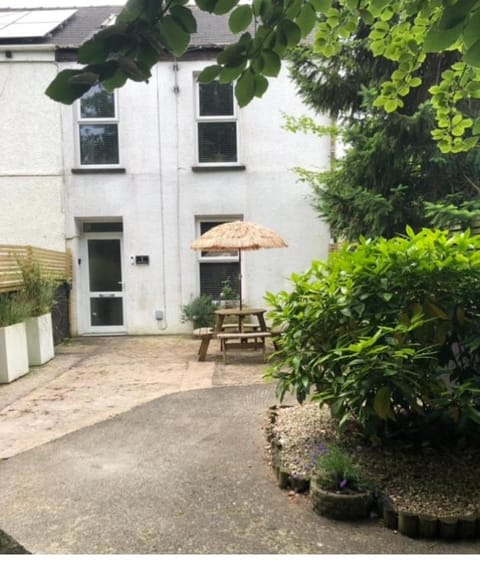 Pondside Cottage Casa in Carmarthen