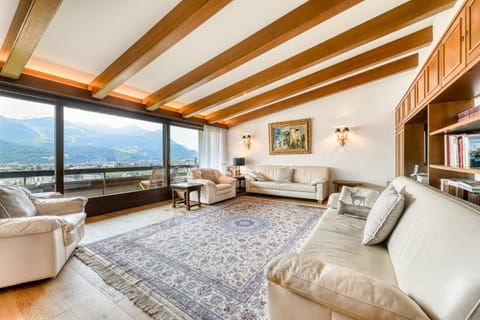 Living room, Seating area, Mountain view