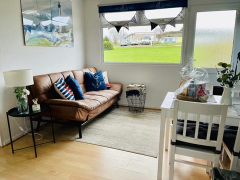 “SEA HEAVEN “ chalet in Sandown Bay Holiday Park Apartment in Yaverland