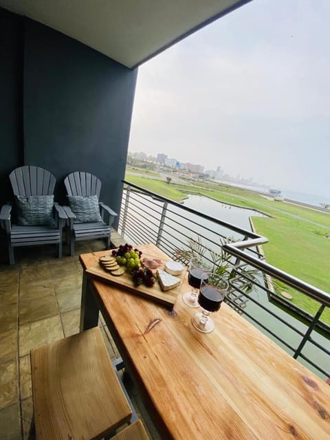 The Waves, 302 Quayside Point Waterfront Apartment in Durban