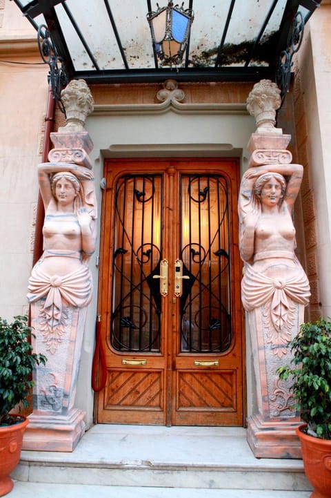 Facade/entrance