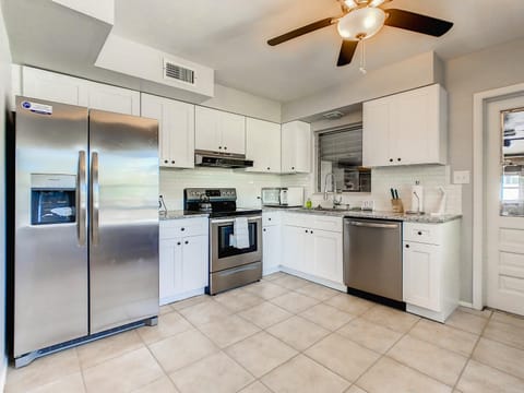 Kitchen or kitchenette, dishwasher, fireplace, minibar, pet friendly, stove, toaster