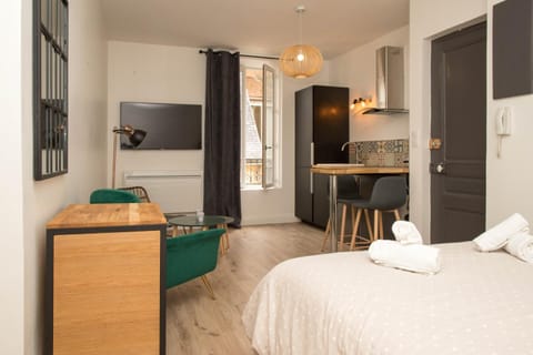 Grand studio industriel dans le centre historique Apartment in Poitiers