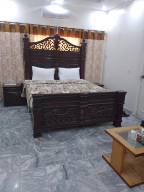 Clifton Lodge Guest house Bed and Breakfast in Karachi