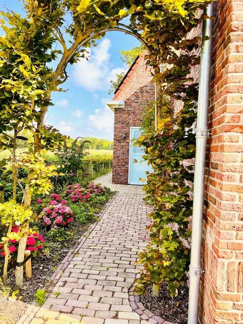 Property building, Spring, Day, Garden, Garden view