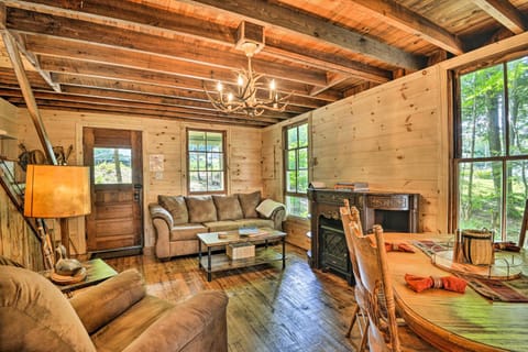Warm and Cozy Adirondacks Cabin on Otter Lake! House in Webb