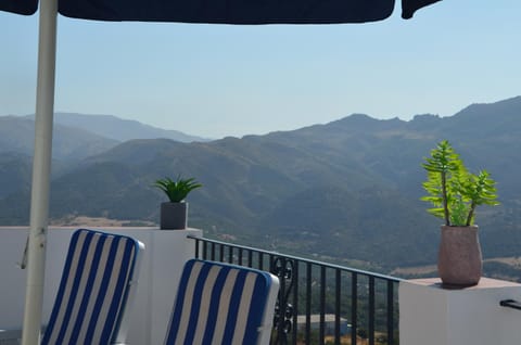 Balcony/Terrace, Mountain view